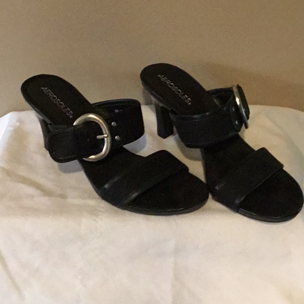 ⬇️ PRICE DROP ⬇️ Black Aerosole super comfy slides